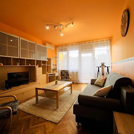 Fonix Apartman * ديبريتْسين
