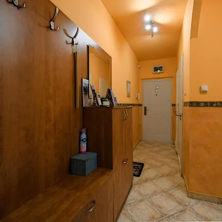 شقة Fonix Apartman ديبريتْسين